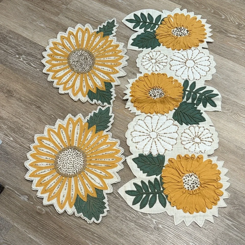 NWT Kohl's Embellished Burlap Sunflower Runner & Placemats Set